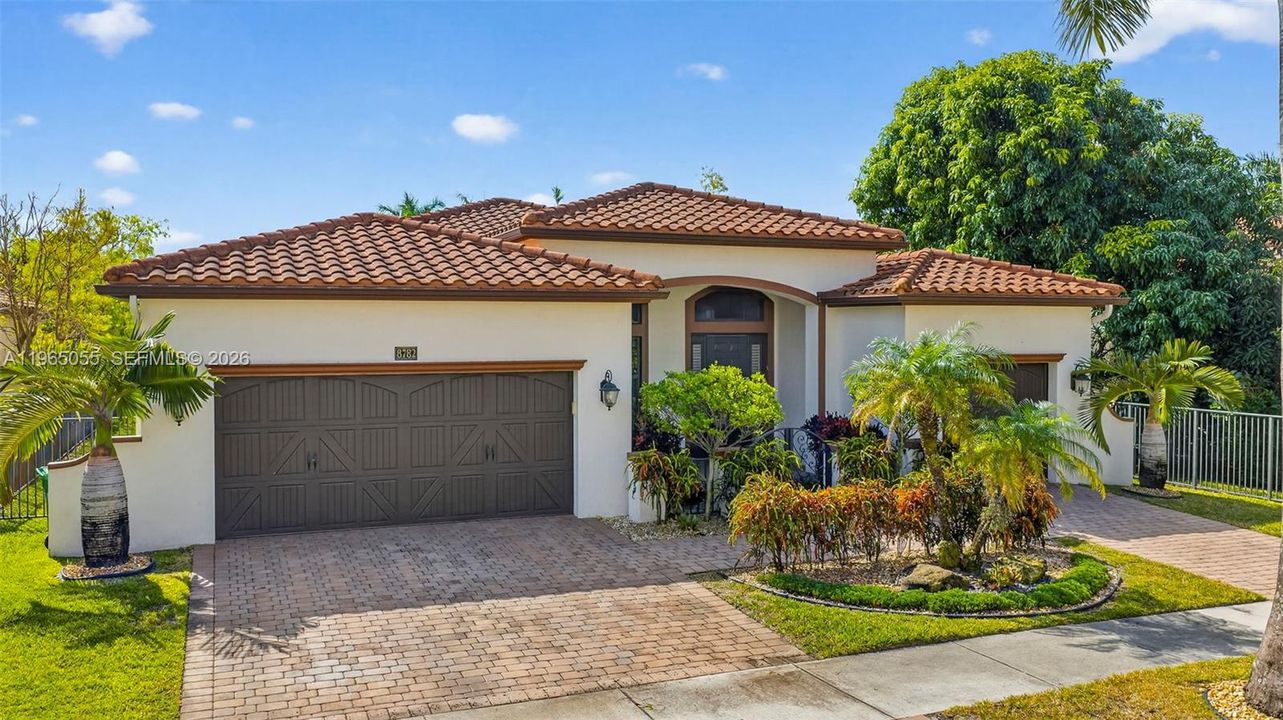 Activo con contrato: $1,349,999 (4 camas, 3 baños, 2480 Pies cuadrados)