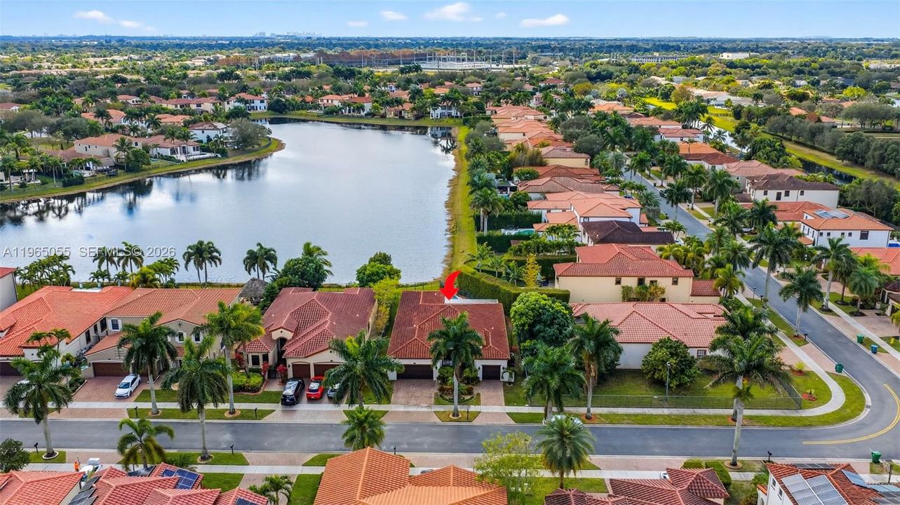 Activo con contrato: $1,349,999 (4 camas, 3 baños, 2480 Pies cuadrados)