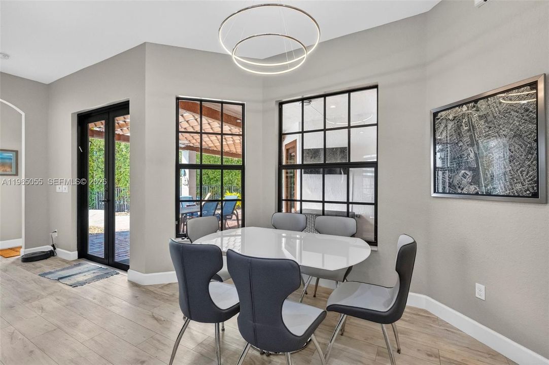 Activo con contrato: $1,349,999 (4 camas, 3 baños, 2480 Pies cuadrados)