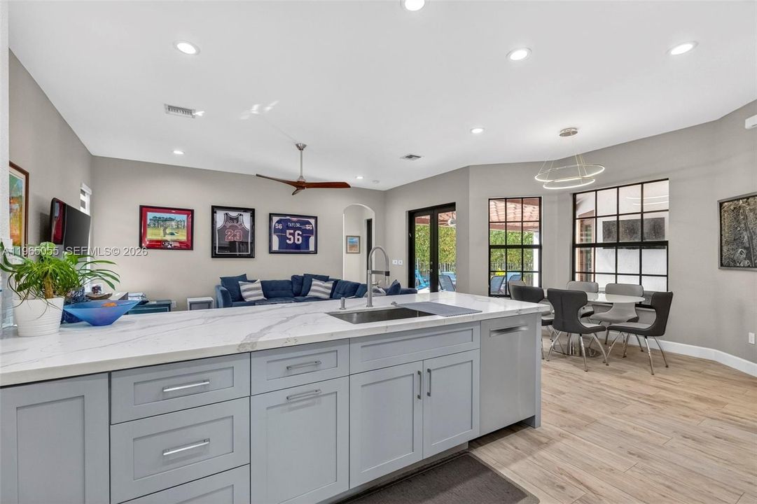 Activo con contrato: $1,349,999 (4 camas, 3 baños, 2480 Pies cuadrados)