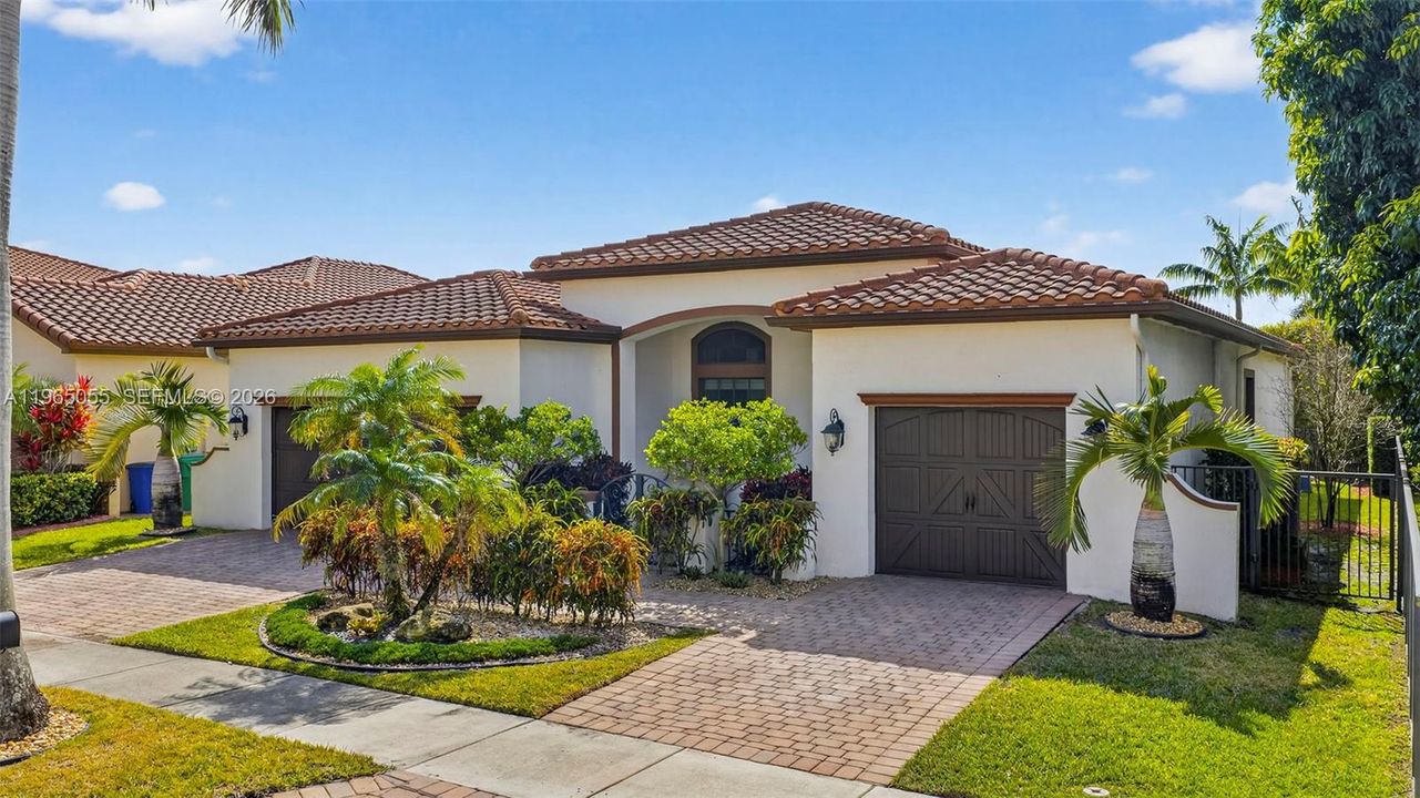Activo con contrato: $1,349,999 (4 camas, 3 baños, 2480 Pies cuadrados)