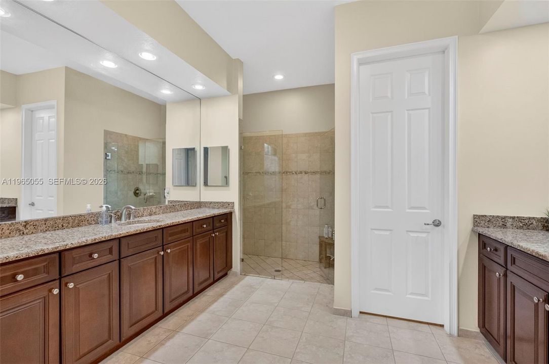 Activo con contrato: $1,349,999 (4 camas, 3 baños, 2480 Pies cuadrados)