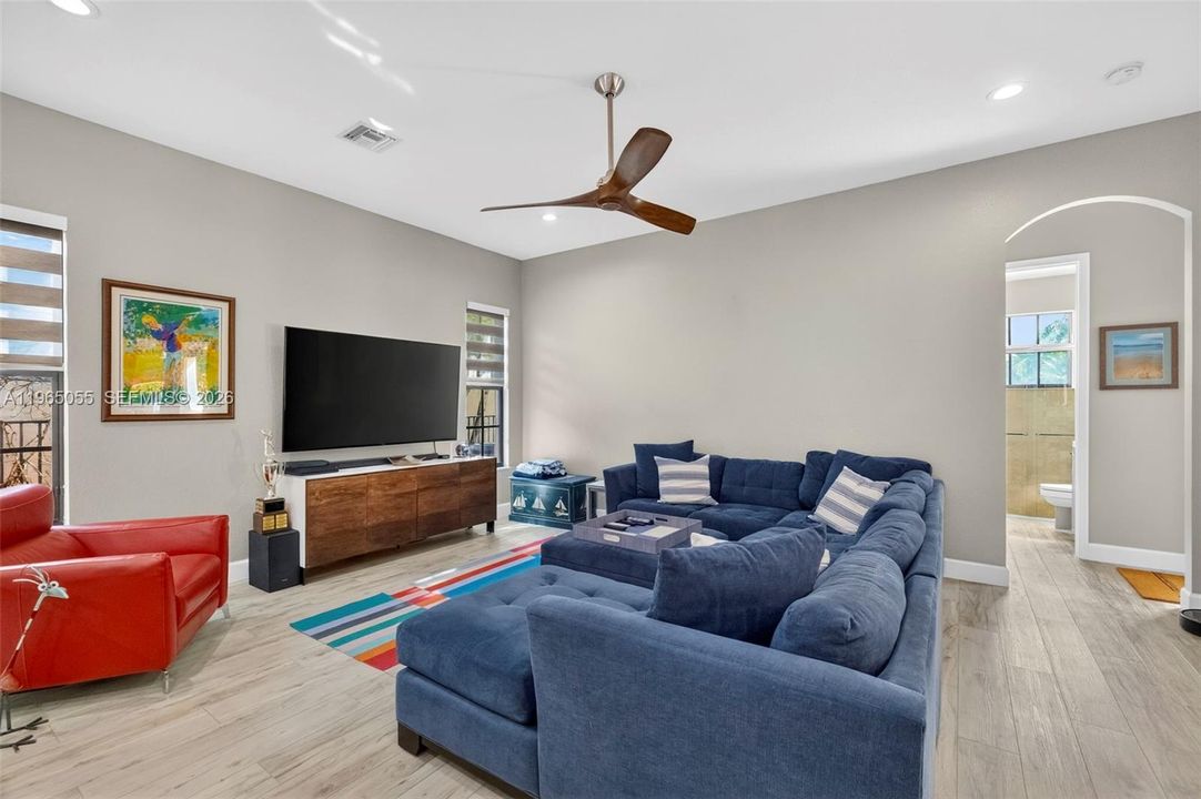 Activo con contrato: $1,349,999 (4 camas, 3 baños, 2480 Pies cuadrados)