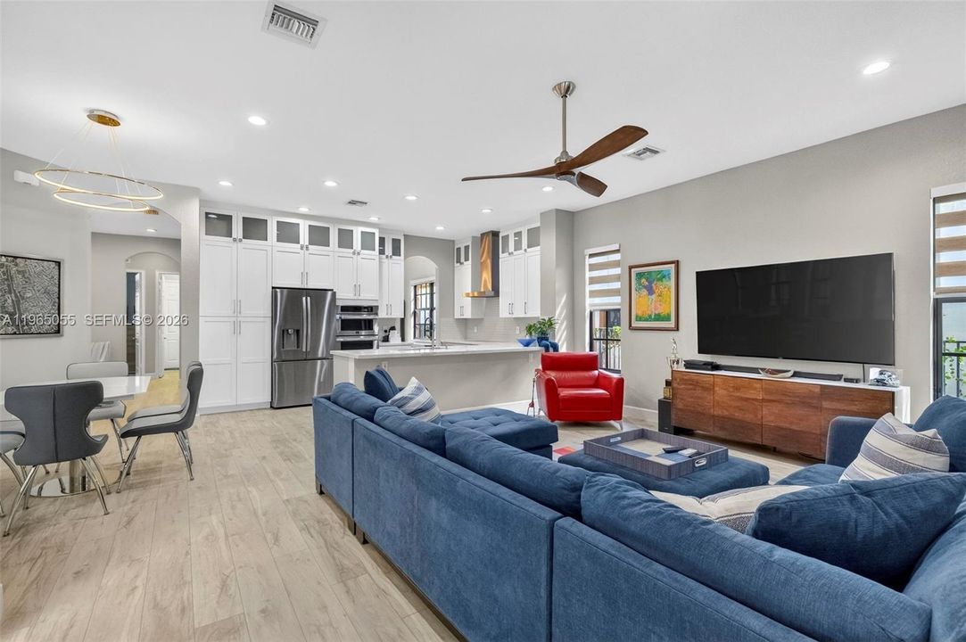 Activo con contrato: $1,349,999 (4 camas, 3 baños, 2480 Pies cuadrados)