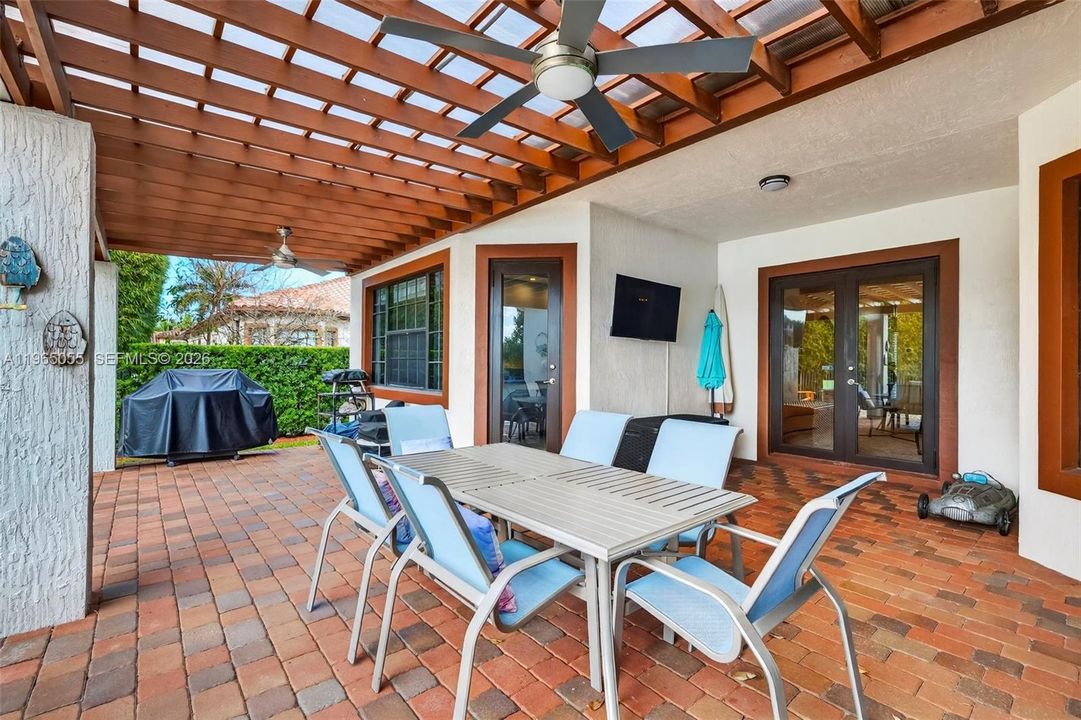Activo con contrato: $1,349,999 (4 camas, 3 baños, 2480 Pies cuadrados)