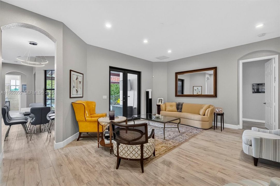 Activo con contrato: $1,349,999 (4 camas, 3 baños, 2480 Pies cuadrados)