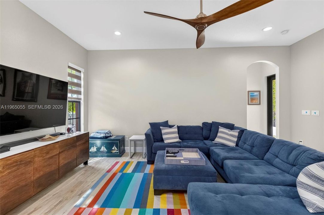 Activo con contrato: $1,349,999 (4 camas, 3 baños, 2480 Pies cuadrados)