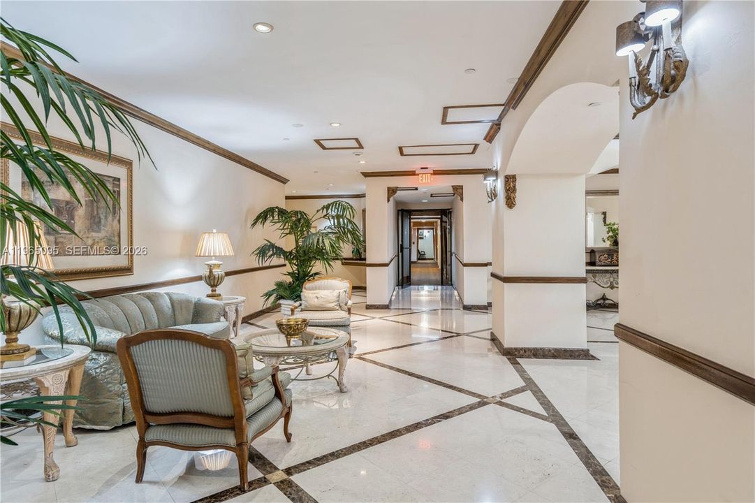 For Sale: $196,000 (1 beds, 1 baths, 918 Square Feet)