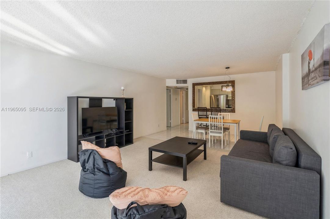 For Sale: $196,000 (1 beds, 1 baths, 918 Square Feet)