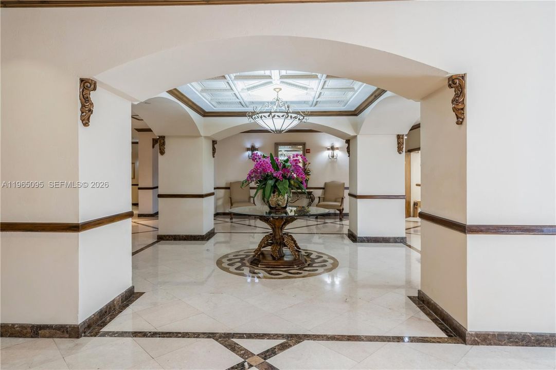 For Sale: $196,000 (1 beds, 1 baths, 918 Square Feet)