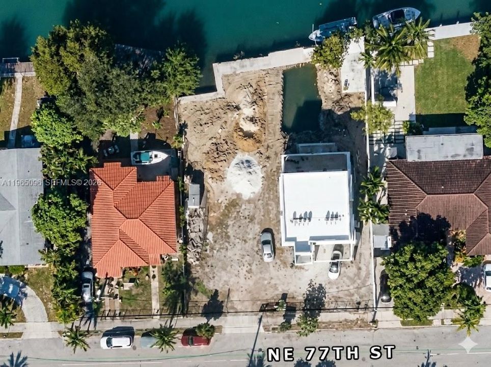 En Venta: $1,565,000 (0.16 acres)