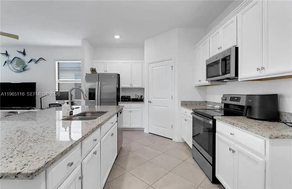 En Venta: $320,000 (3 camas, 3 baños, 2202 Pies cuadrados)