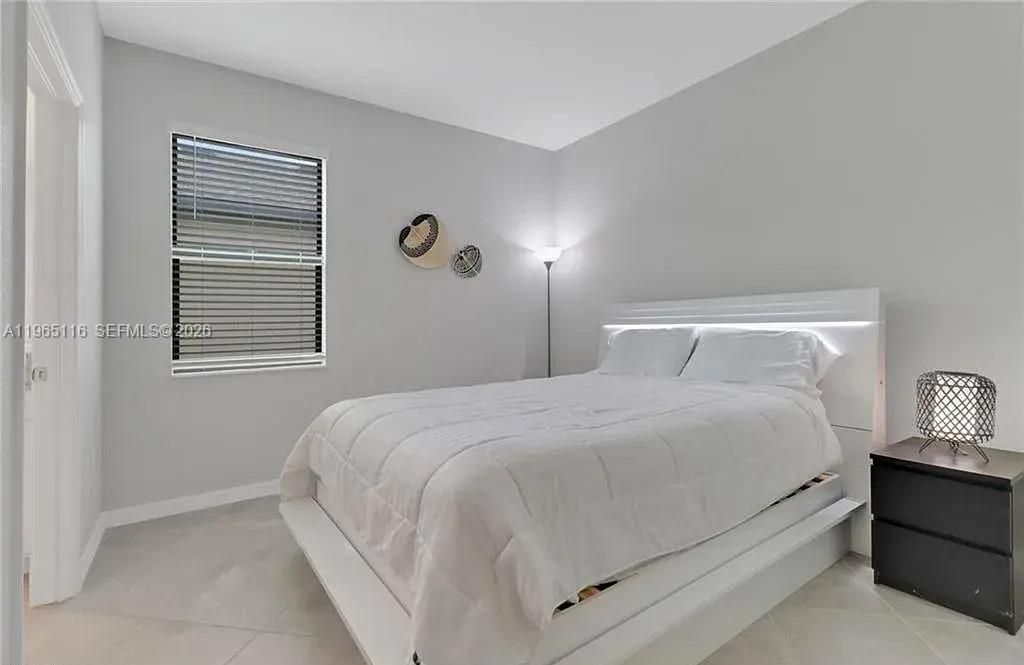 En Venta: $320,000 (3 camas, 3 baños, 2202 Pies cuadrados)