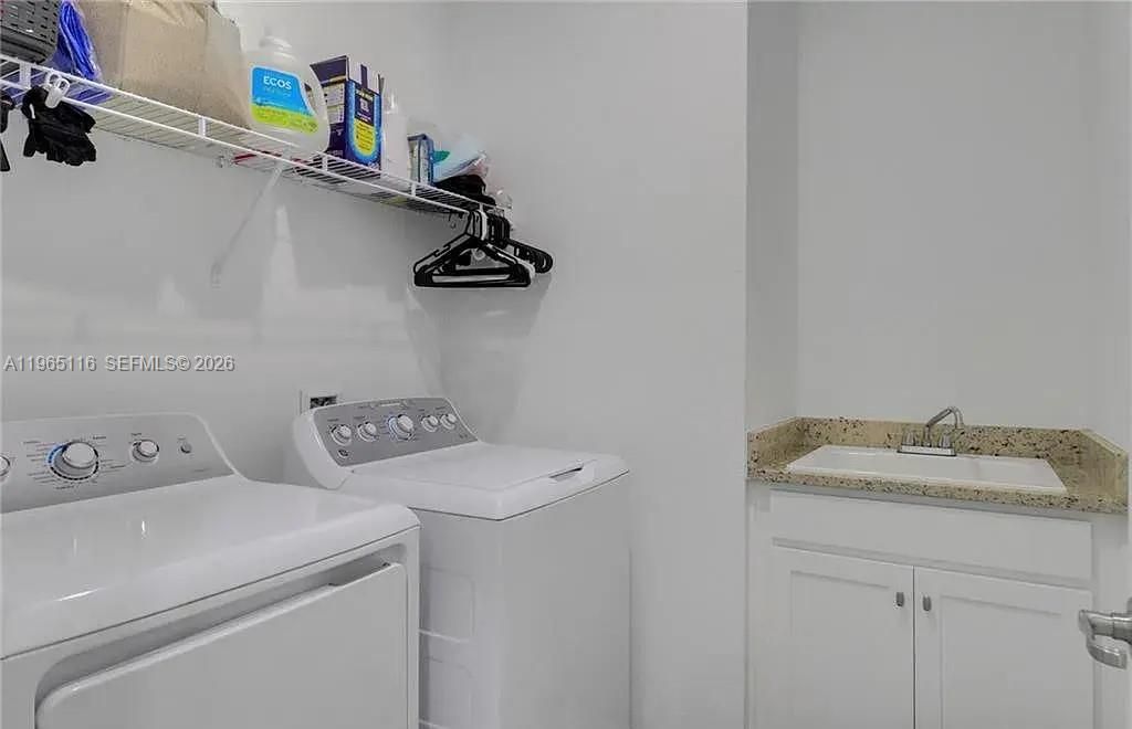 En Venta: $320,000 (3 camas, 3 baños, 2202 Pies cuadrados)
