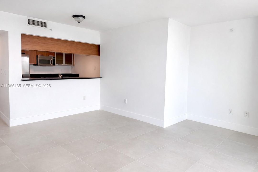 En Venta: $393,900 (1 camas, 1 baños, 841 Pies cuadrados)