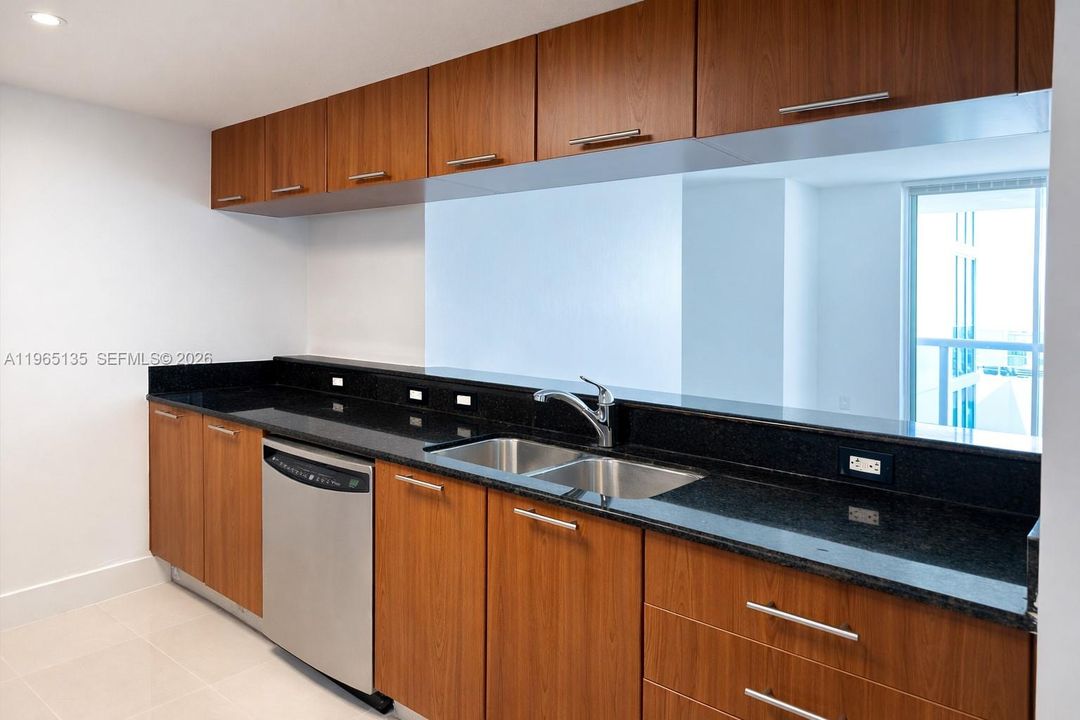En Venta: $393,900 (1 camas, 1 baños, 841 Pies cuadrados)
