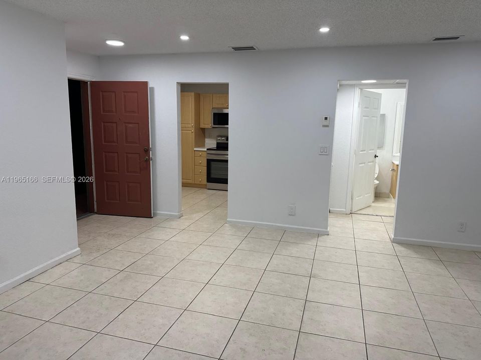 Recientemente alquilado: $1,700 (1 camas, 1 baños, 718 Pies cuadrados)