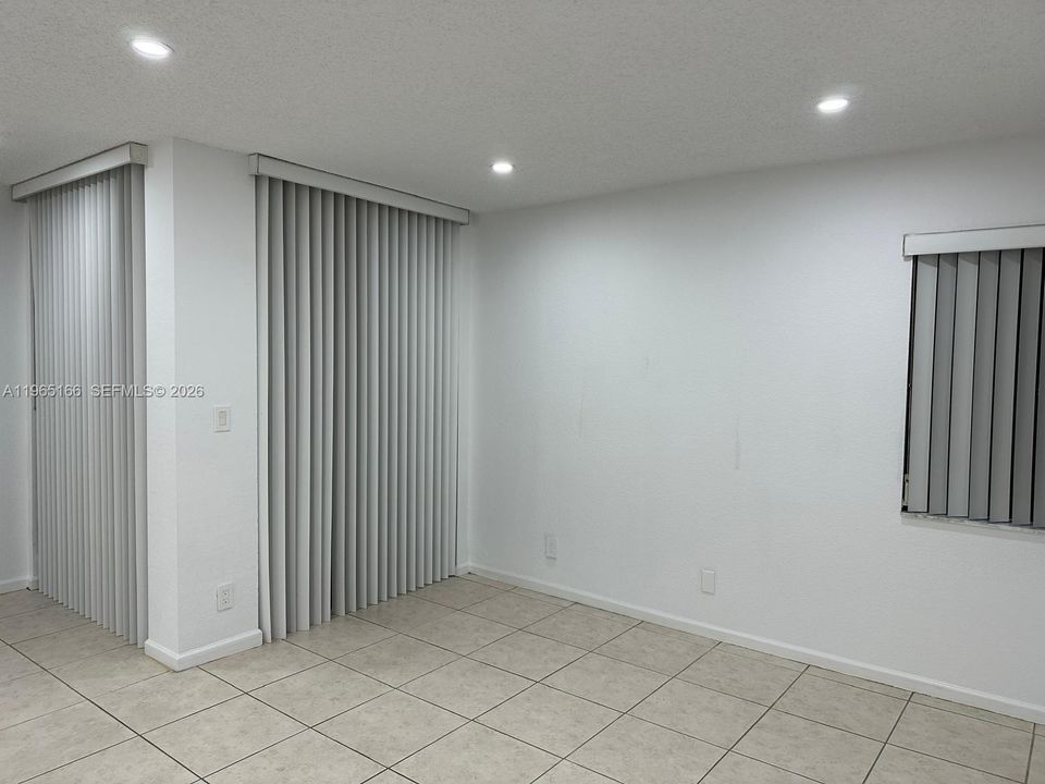 Recientemente alquilado: $1,700 (1 camas, 1 baños, 718 Pies cuadrados)