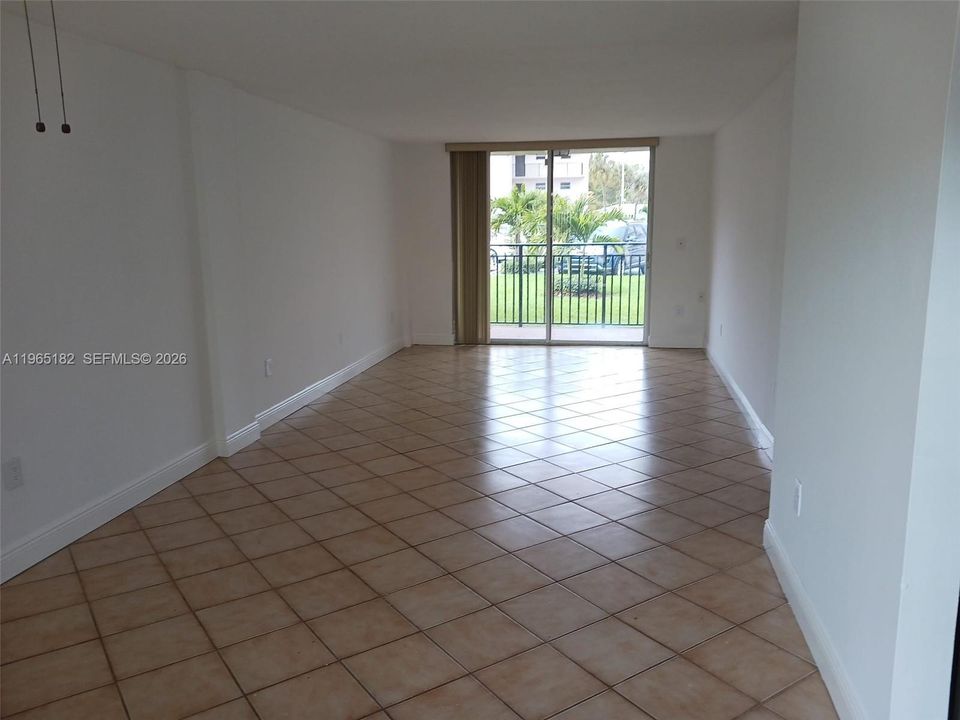 Active With Contract: $235,000 (2 beds, 2 baths, 1135 Square Feet)