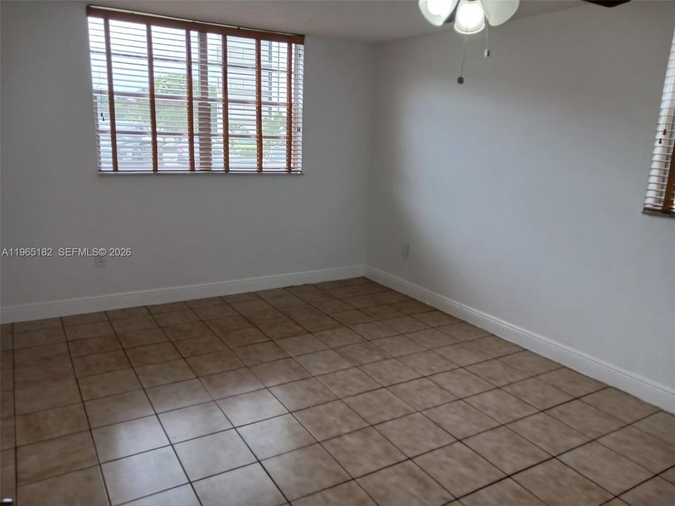 Active With Contract: $235,000 (2 beds, 2 baths, 1135 Square Feet)