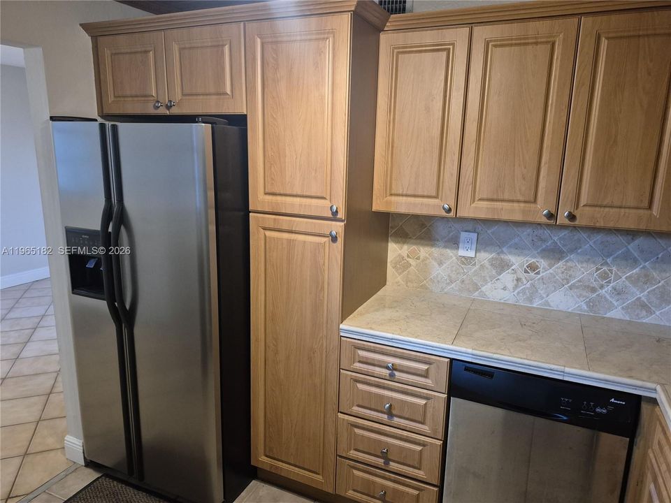 Active With Contract: $235,000 (2 beds, 2 baths, 1135 Square Feet)