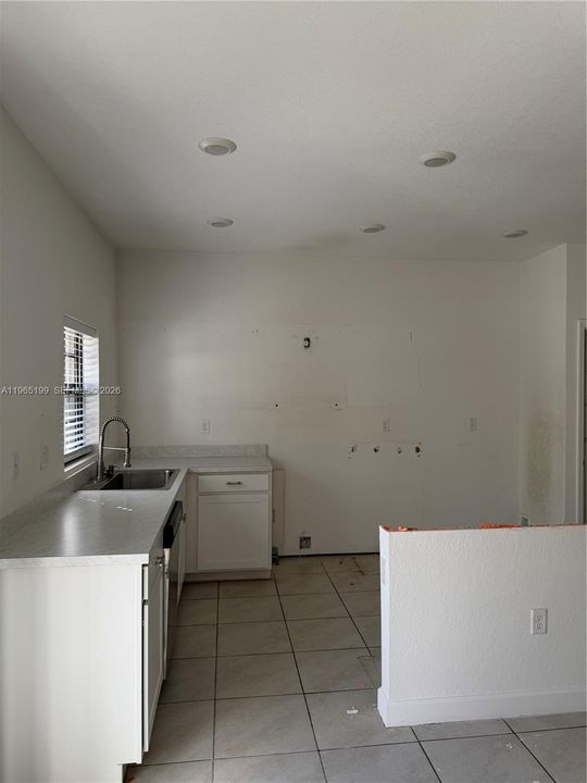 Activo con contrato: $250,000 (3 camas, 2 baños, 1466 Pies cuadrados)