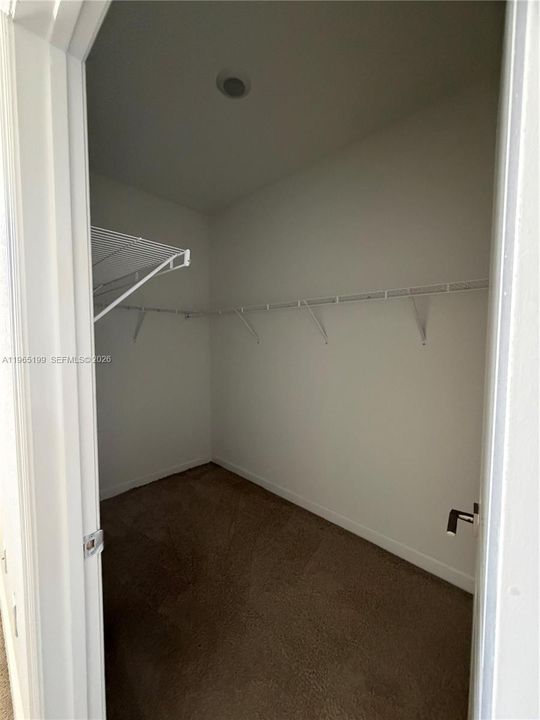 Activo con contrato: $250,000 (3 camas, 2 baños, 1466 Pies cuadrados)