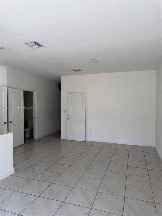 Activo con contrato: $250,000 (3 camas, 2 baños, 1466 Pies cuadrados)