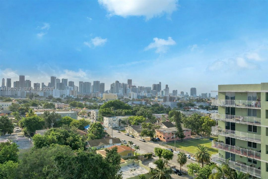 For Sale: $280,000 (2 beds, 2 baths, 794 Square Feet)