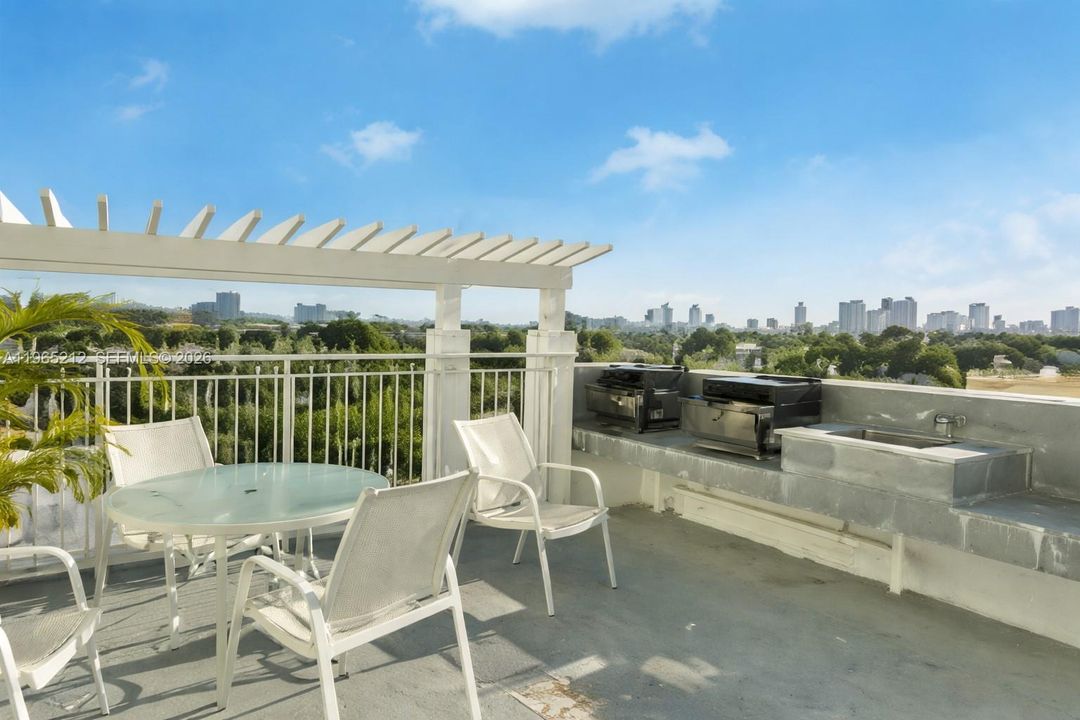 For Sale: $280,000 (2 beds, 2 baths, 794 Square Feet)