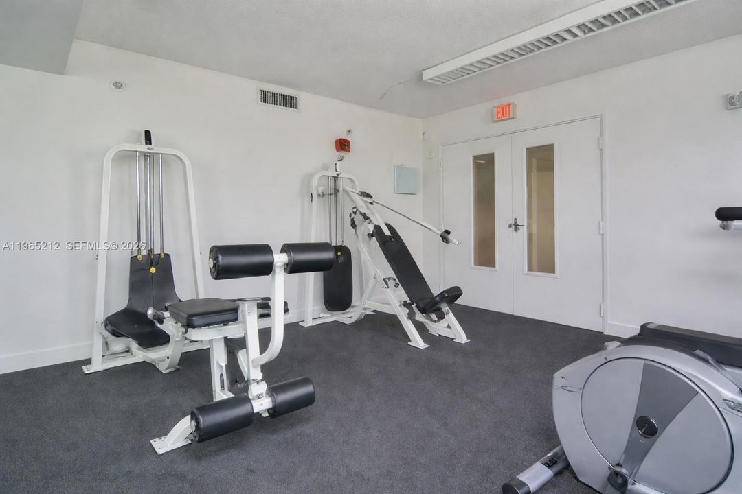 For Sale: $280,000 (2 beds, 2 baths, 794 Square Feet)