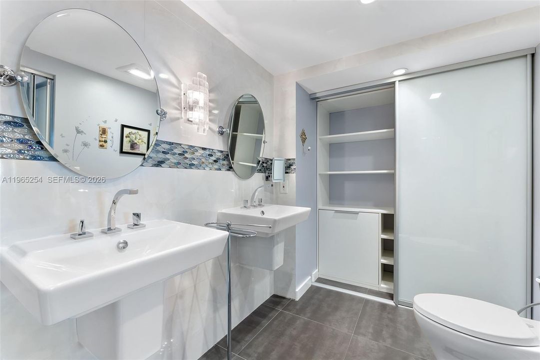 En Venta: $949,900 (2 camas, 2 baños, 1700 Pies cuadrados)