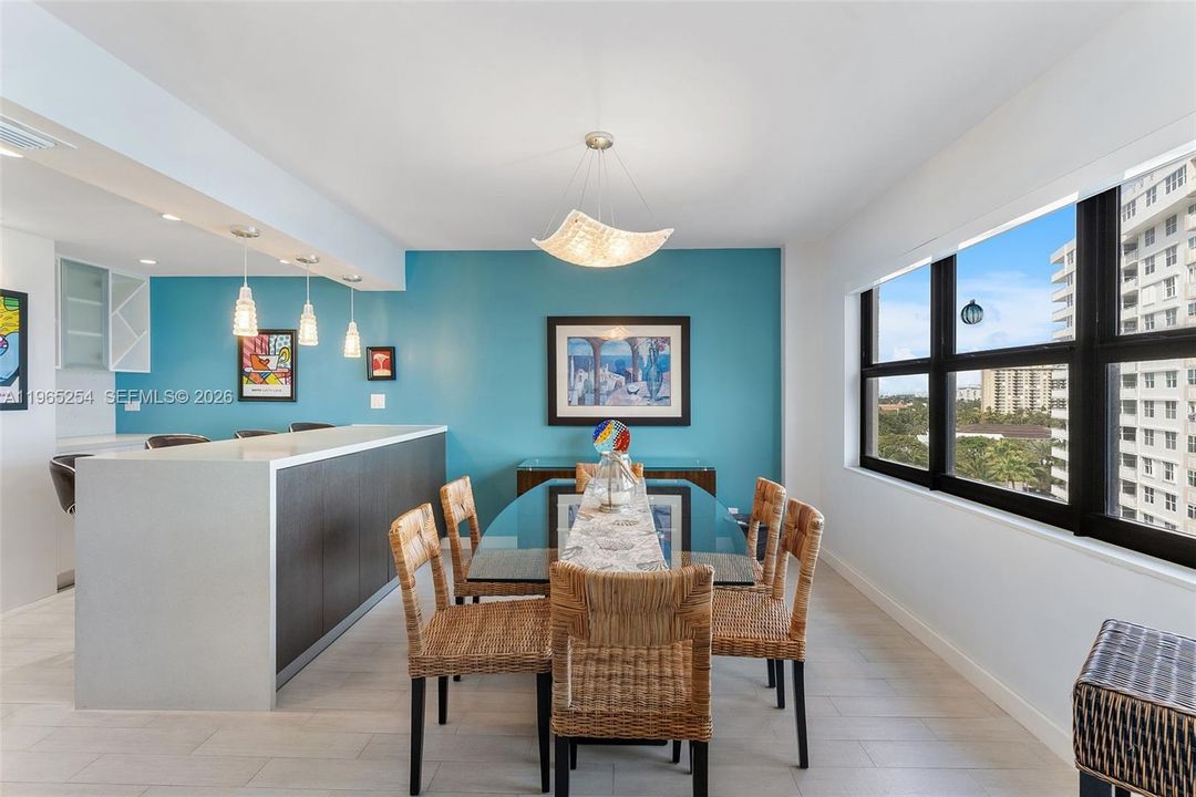 En Venta: $949,900 (2 camas, 2 baños, 1700 Pies cuadrados)