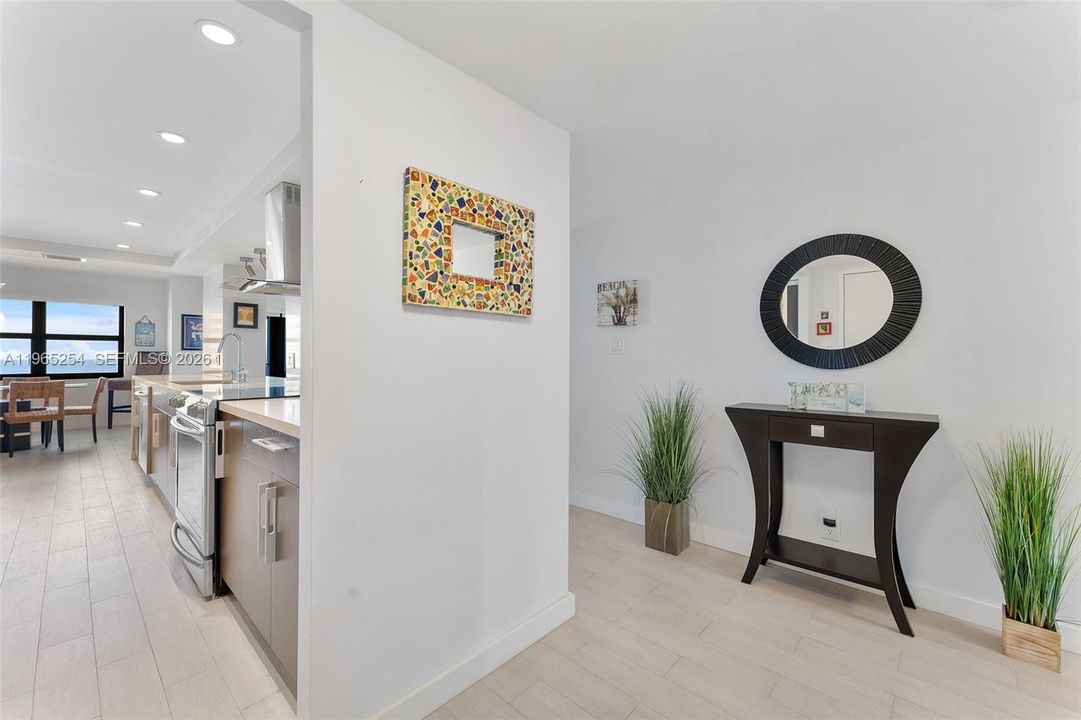 En Venta: $949,900 (2 camas, 2 baños, 1700 Pies cuadrados)