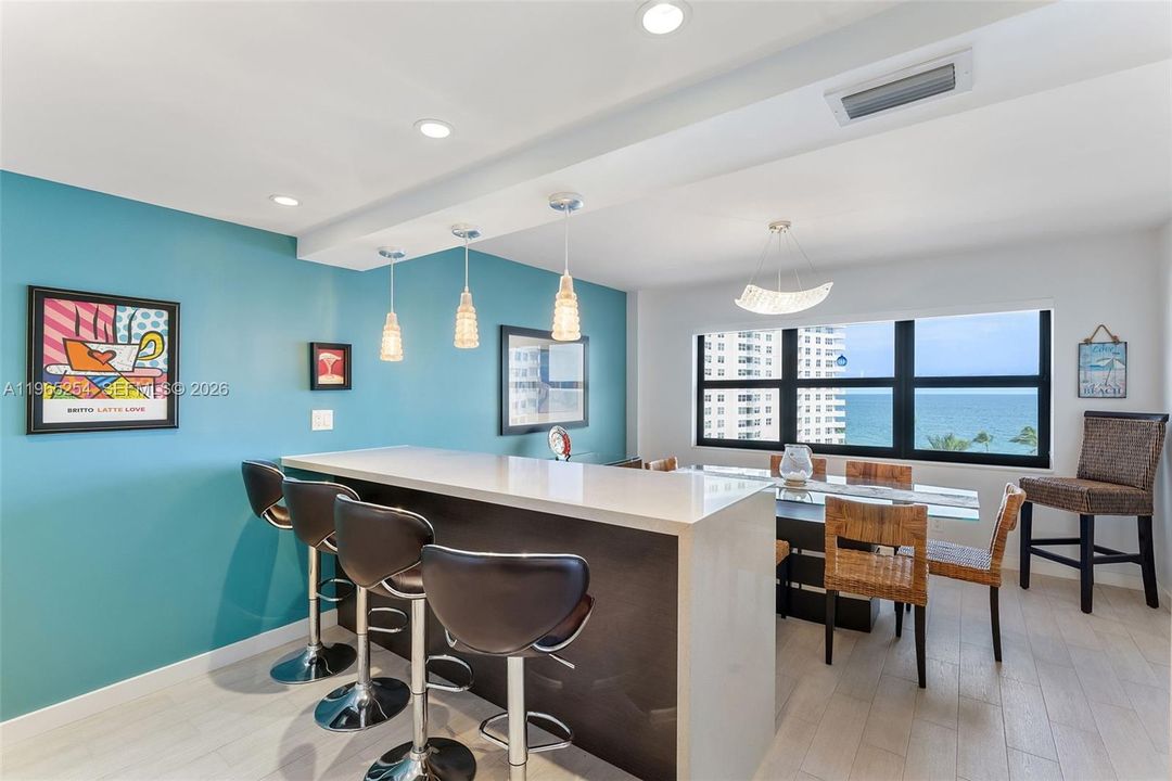 En Venta: $949,900 (2 camas, 2 baños, 1700 Pies cuadrados)