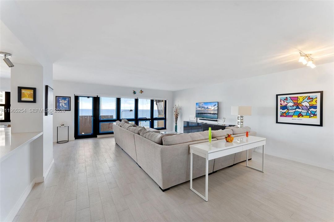 En Venta: $949,900 (2 camas, 2 baños, 1700 Pies cuadrados)