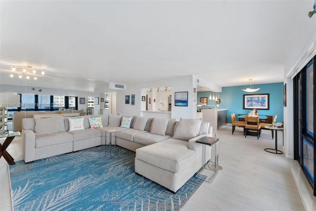 En Venta: $949,900 (2 camas, 2 baños, 1700 Pies cuadrados)