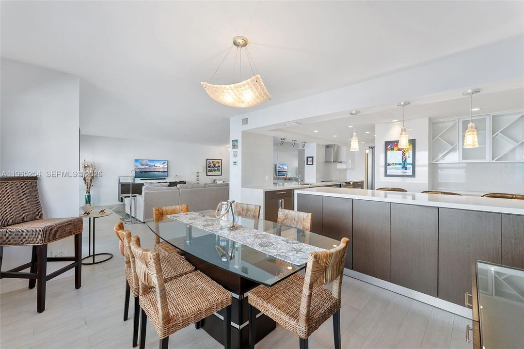 En Venta: $949,900 (2 camas, 2 baños, 1700 Pies cuadrados)