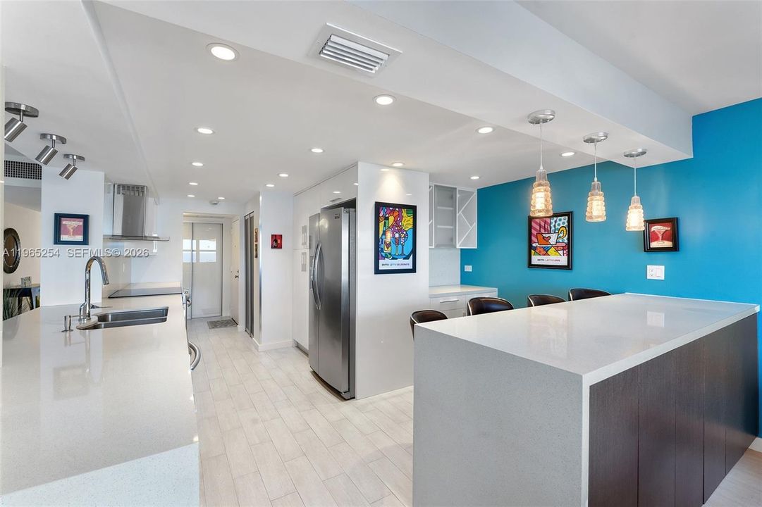 En Venta: $949,900 (2 camas, 2 baños, 1700 Pies cuadrados)