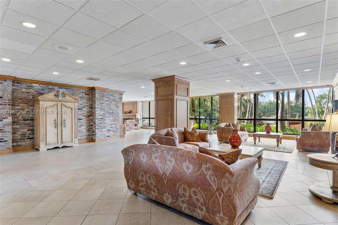 En Venta: $949,900 (2 camas, 2 baños, 1700 Pies cuadrados)