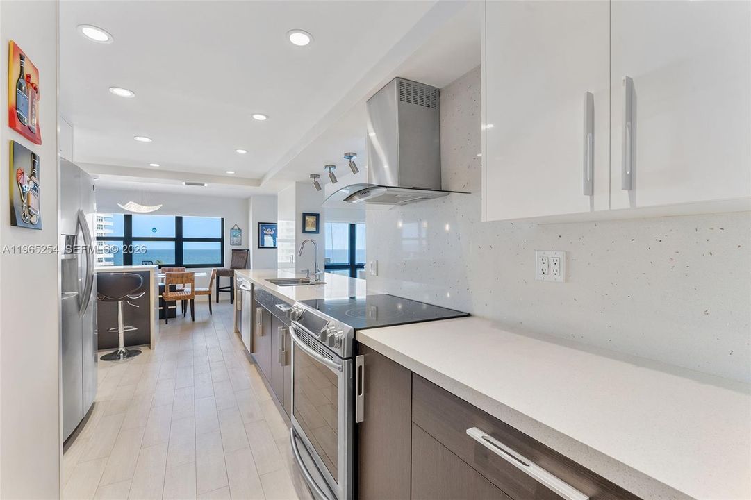En Venta: $949,900 (2 camas, 2 baños, 1700 Pies cuadrados)