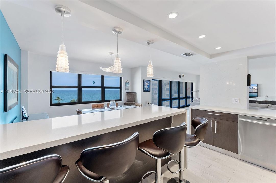 En Venta: $949,900 (2 camas, 2 baños, 1700 Pies cuadrados)