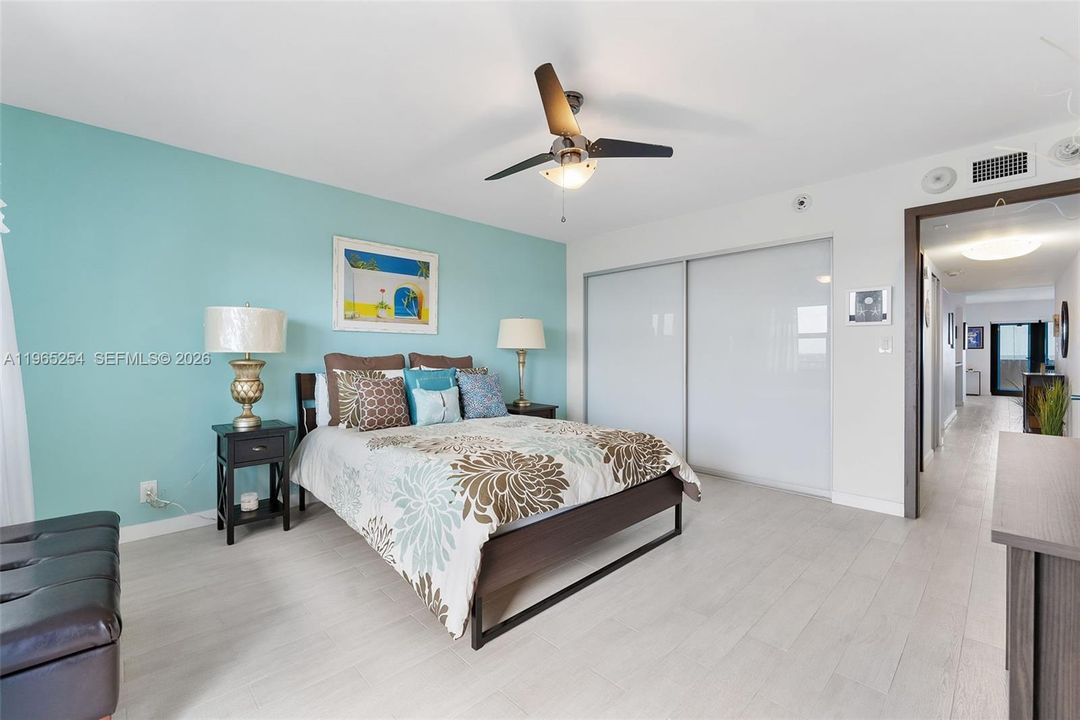 En Venta: $949,900 (2 camas, 2 baños, 1700 Pies cuadrados)