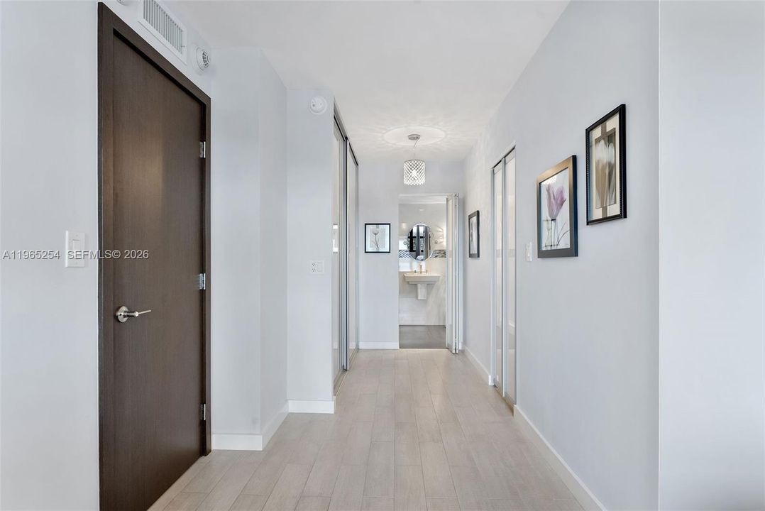 En Venta: $949,900 (2 camas, 2 baños, 1700 Pies cuadrados)