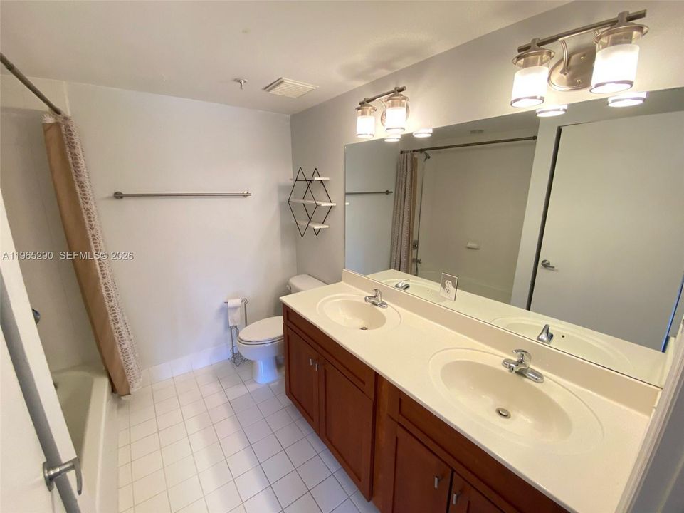 En Venta: $320,000 (1 camas, 2 baños, 982 Pies cuadrados)