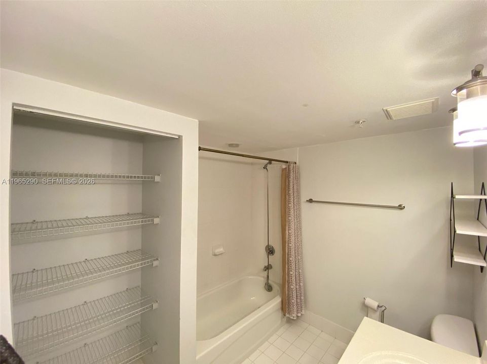 En Venta: $320,000 (1 camas, 2 baños, 982 Pies cuadrados)