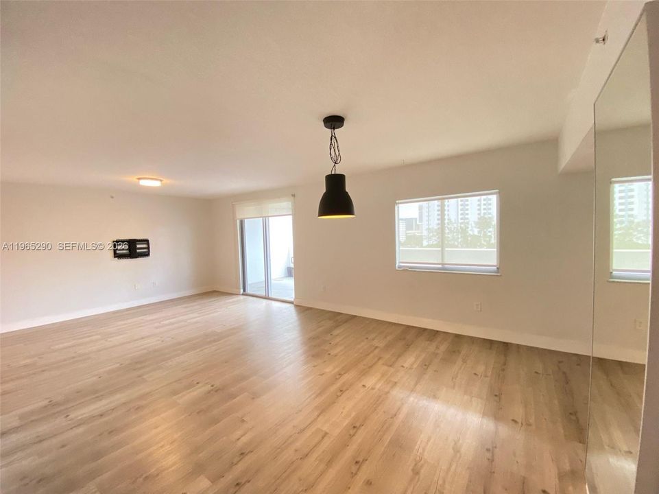 En Venta: $320,000 (1 camas, 2 baños, 982 Pies cuadrados)