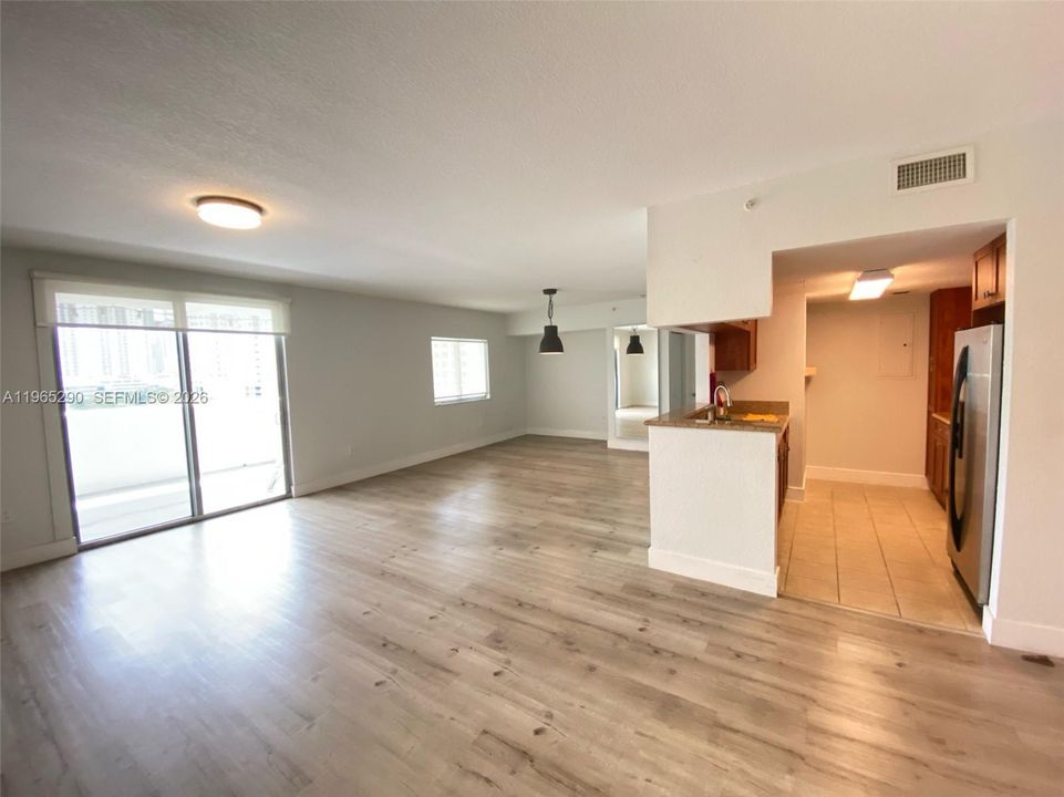 En Venta: $320,000 (1 camas, 2 baños, 982 Pies cuadrados)