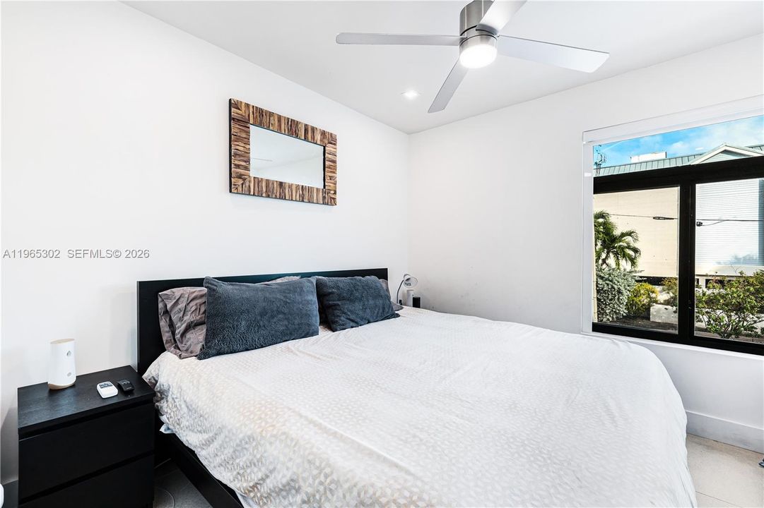 Activo con contrato: $14,950 (4 camas, 3 baños, 2030 Pies cuadrados)