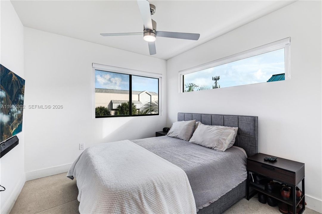 Activo con contrato: $14,950 (4 camas, 3 baños, 2030 Pies cuadrados)